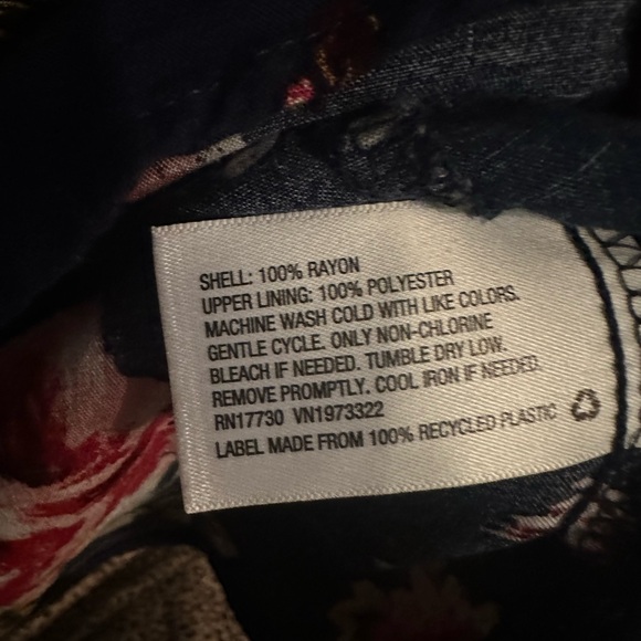 XL Xhilaration summer mid dress with cut out in center chest - Picture 5 of 6